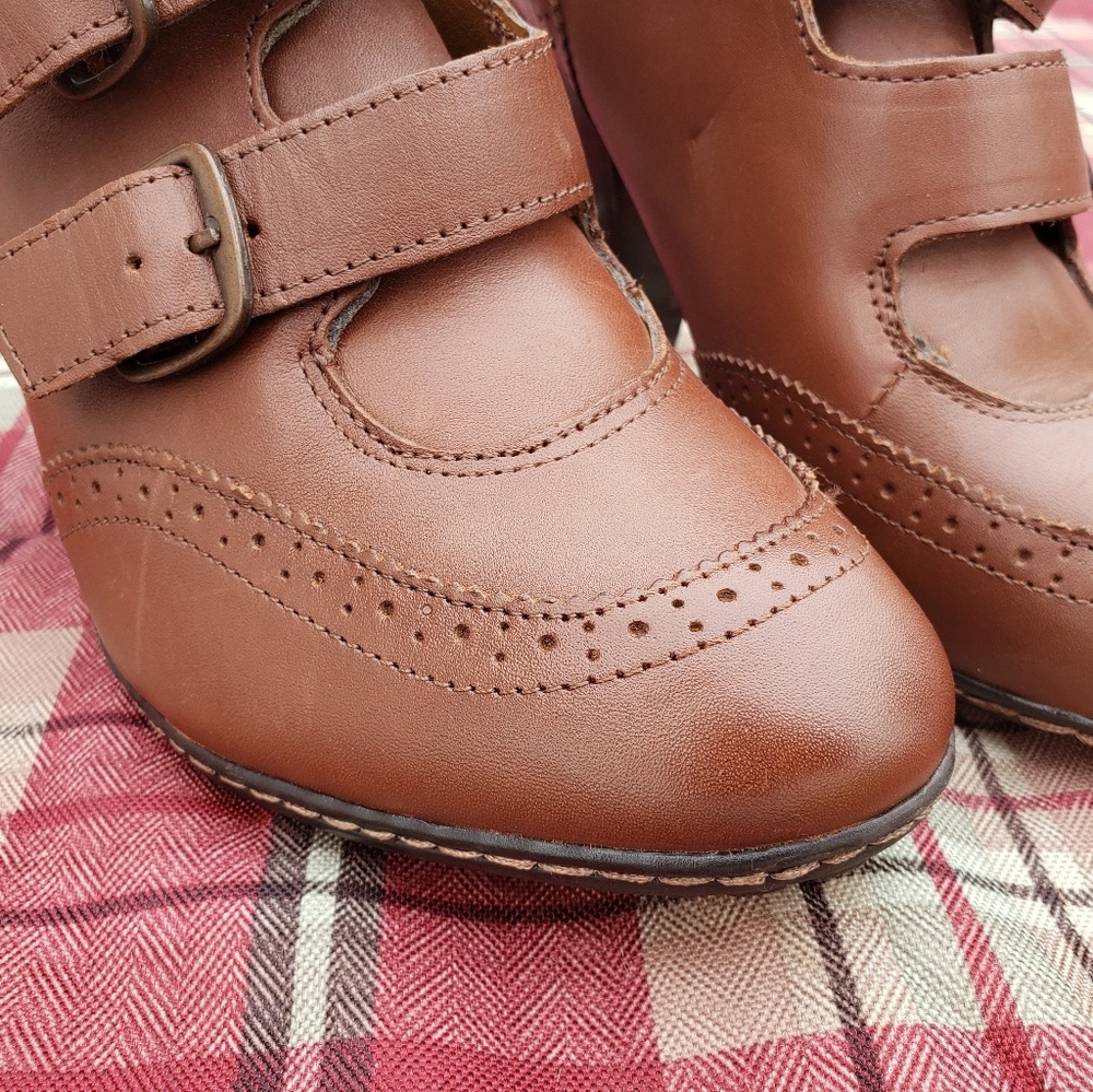 Brown leather Oxford